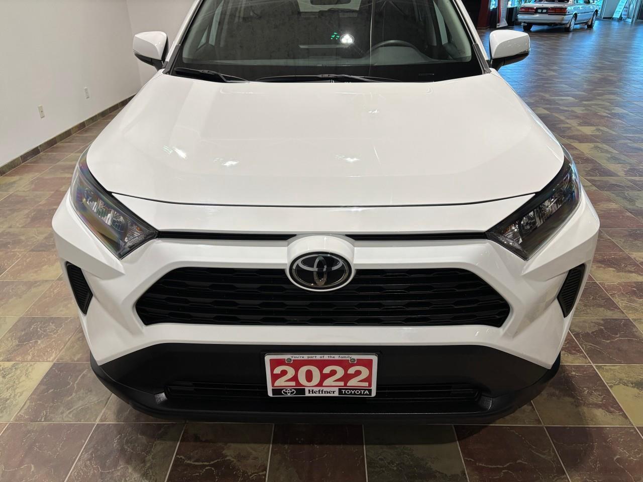 2022 Toyota RAV4 LE Photo