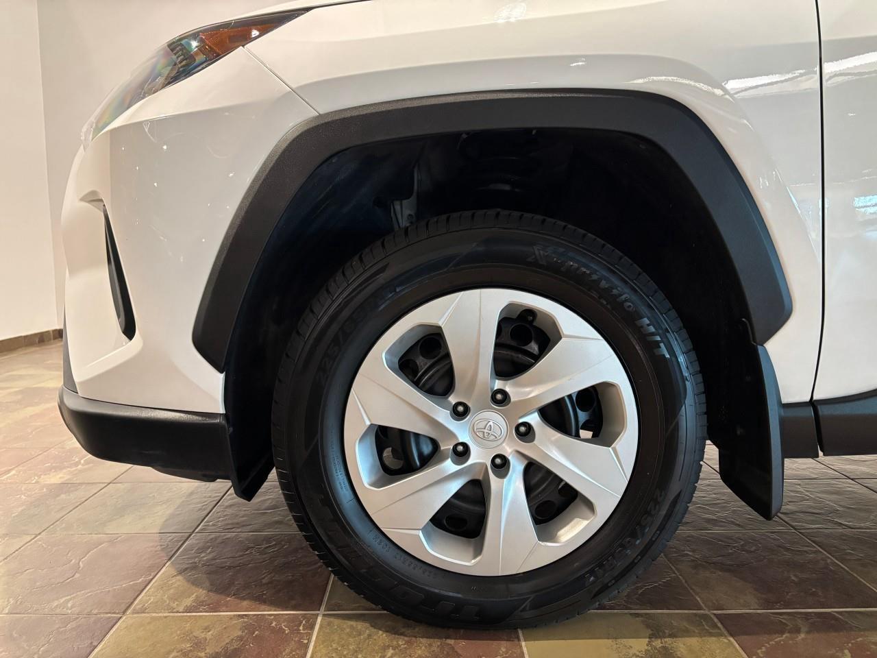 2022 Toyota RAV4 LE Photo