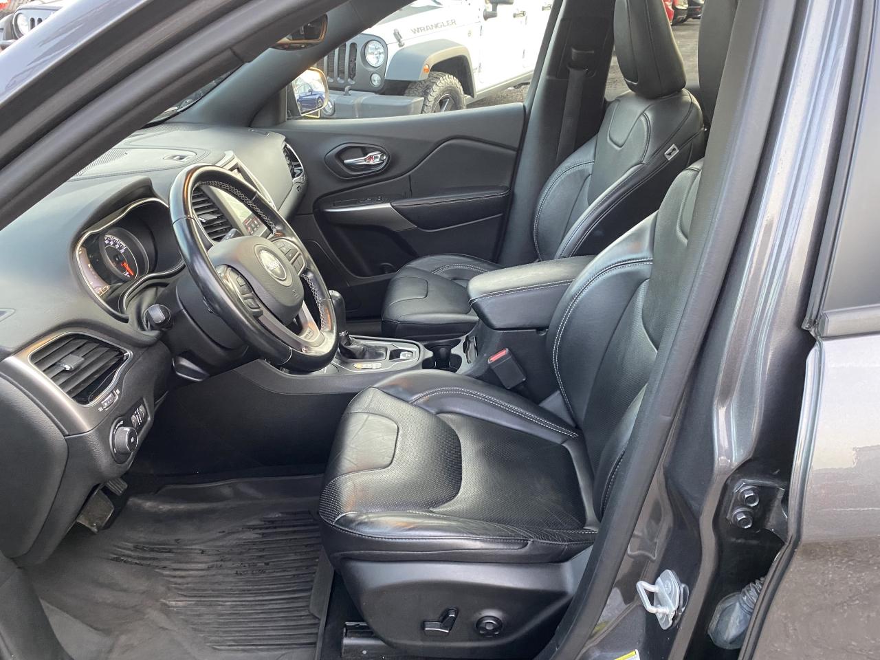 2021 Jeep Cherokee 80th Anniversary 4x4 Photo