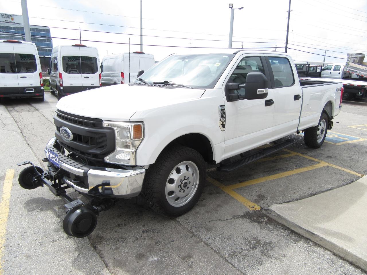 2022 Ford F-350 GAS 4X4 CREW CAB BRAND NEW HI-RAIL PKG 8FT LONGBOX Photo