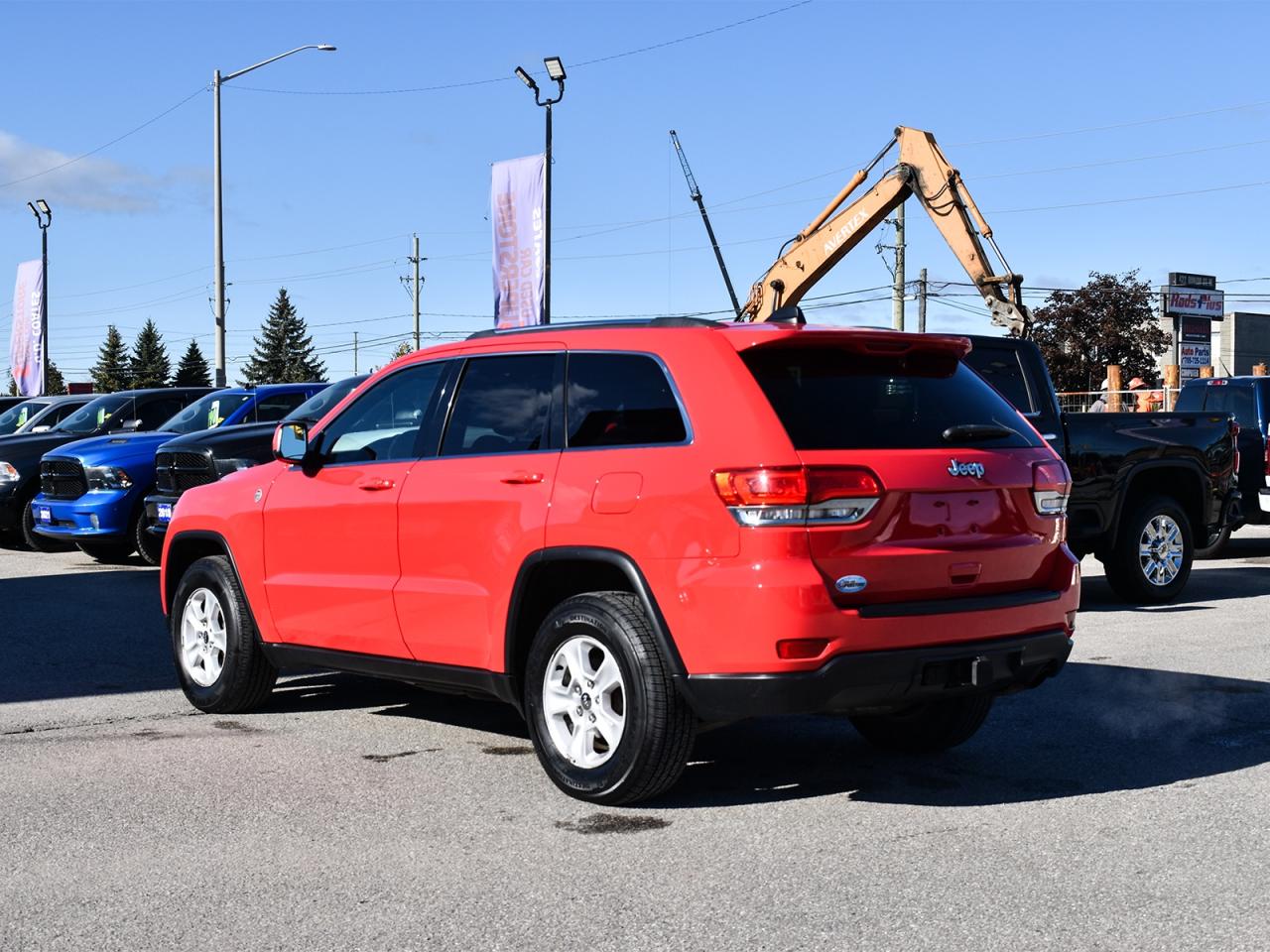 2015 Jeep Grand Cherokee Laredo 4x4 ~Bluetooth ~Power seats ~Alloys ~A/C Photo4