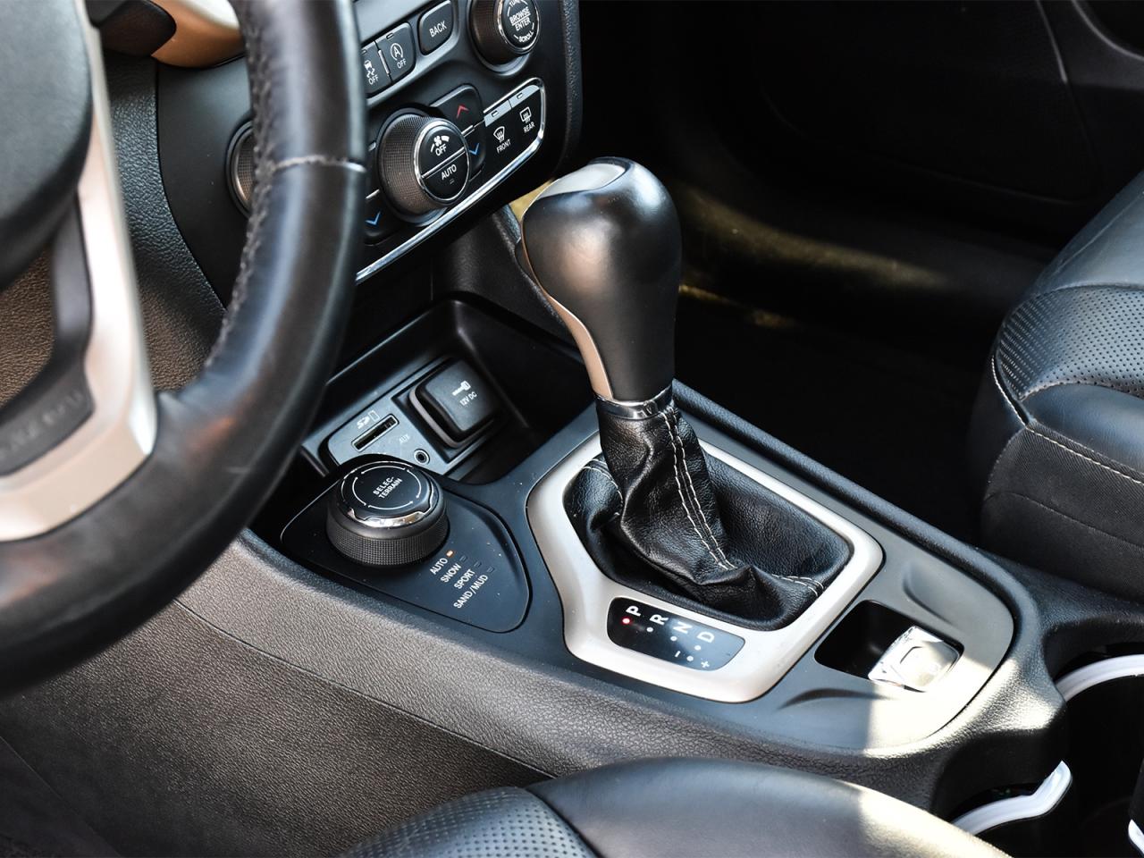 2015 Jeep Cherokee Limited 4x4 ~Nav ~Cam ~Heated Leather ~Bluetooth Photo