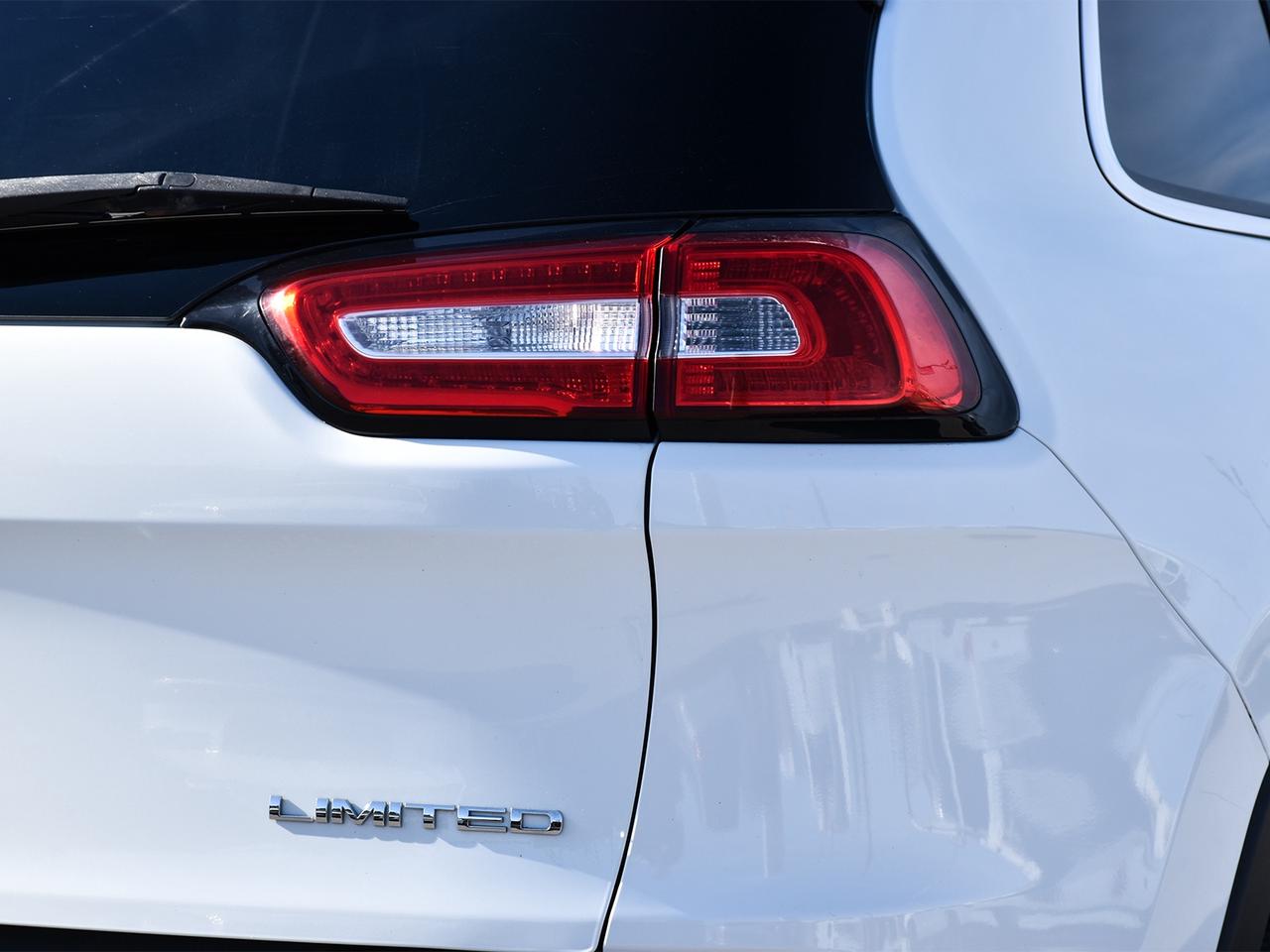 2015 Jeep Cherokee Limited 4x4 ~Nav ~Cam ~Heated Leather ~Bluetooth Photo