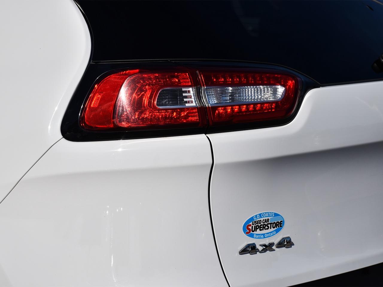 2015 Jeep Cherokee Limited 4x4 ~Nav ~Cam ~Heated Leather ~Bluetooth Photo