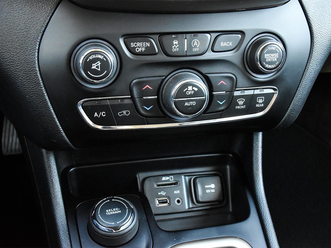 2015 Jeep Cherokee Limited 4x4 ~Nav ~Cam ~Heated Leather ~Bluetooth Photo