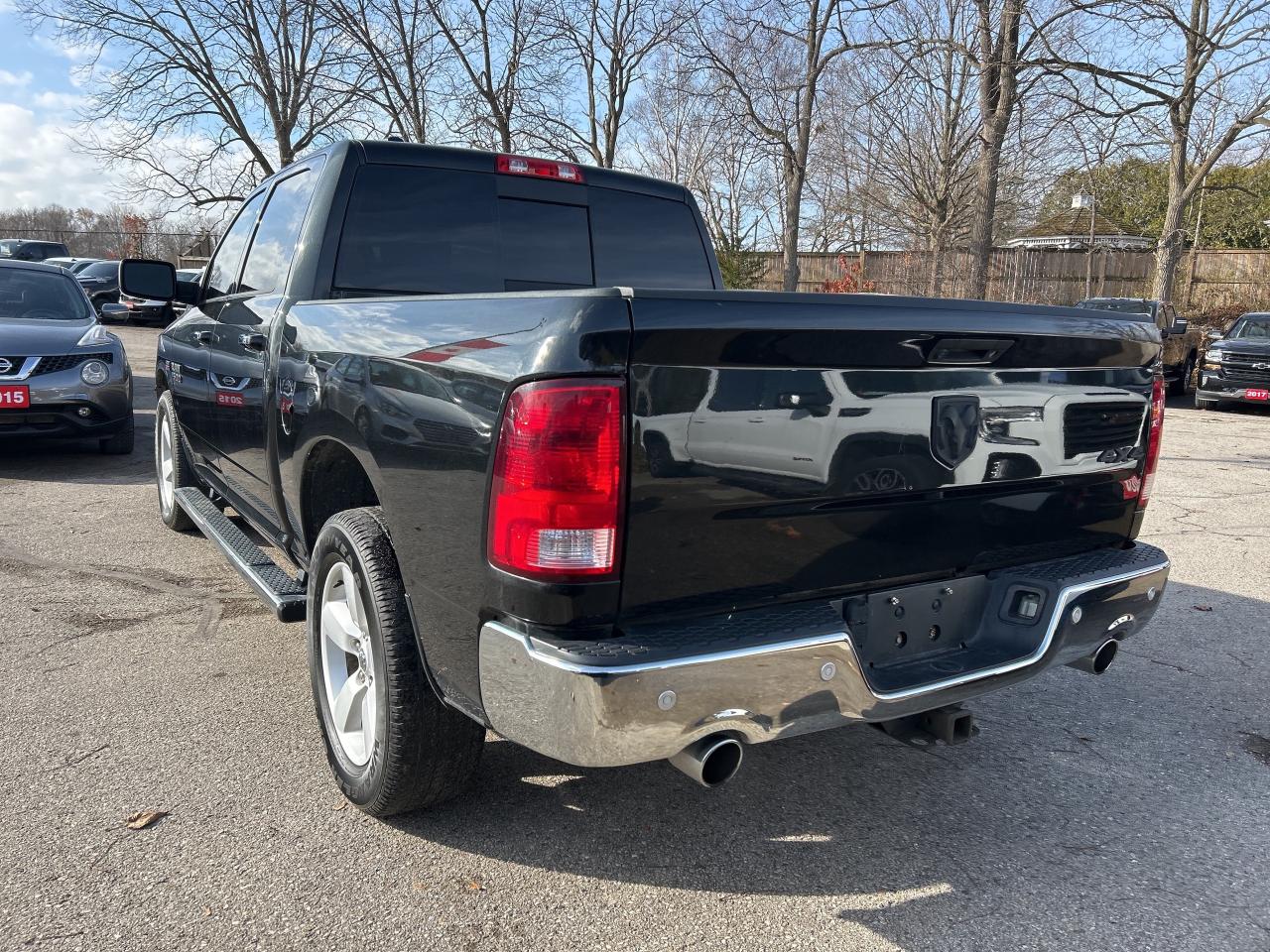 2017 RAM 1500 SLT CREW, 4X4, HEATED SEATS & STEERING WHEEL! Photo