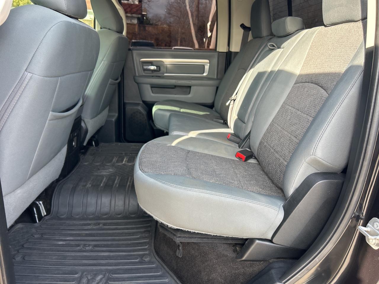 2017 RAM 1500 SLT CREW, 4X4, HEATED SEATS & STEERING WHEEL! Photo