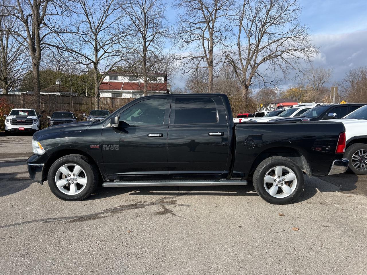 2017 RAM 1500 SLT CREW, 4X4, HEATED SEATS & STEERING WHEEL! Photo