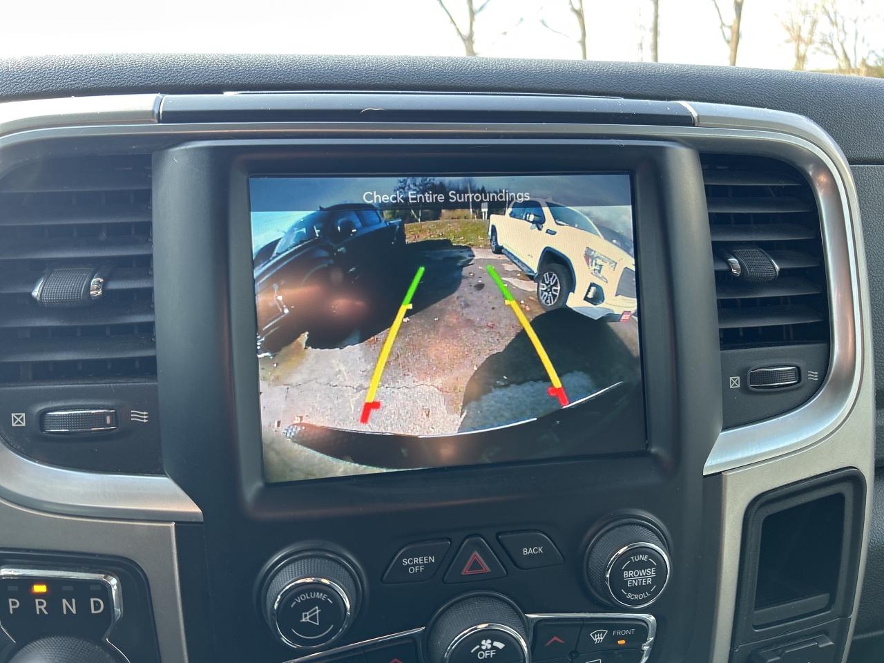 2017 RAM 1500 SLT CREW, 4X4, HEATED SEATS & STEERING WHEEL! Photo