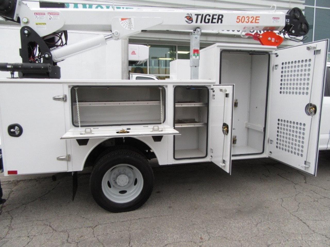 2020 Ford F-550 DIESEL 4X4 CREW NEW SERVICE/BODY & CRANE Photo