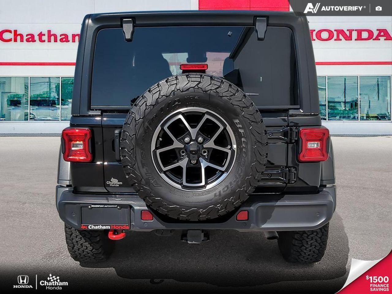 2024 Jeep Wrangler Rubicon 4 Door 4x4, V6, 2 Tops, Navi, Low Kms! Photo