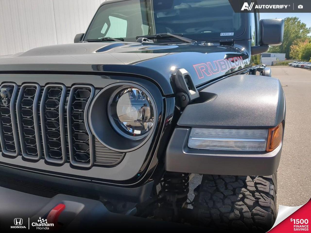 2024 Jeep Wrangler Rubicon 4 Door 4x4, V6, 2 Tops, Navi, Low Kms! Photo