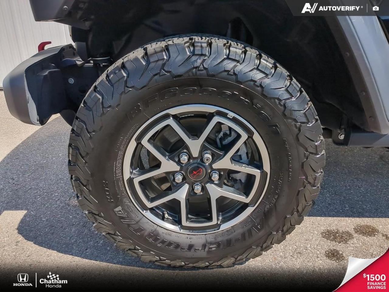 2024 Jeep Wrangler Rubicon 4 Door 4x4, V6, 2 Tops, Navi, Low Kms! Photo