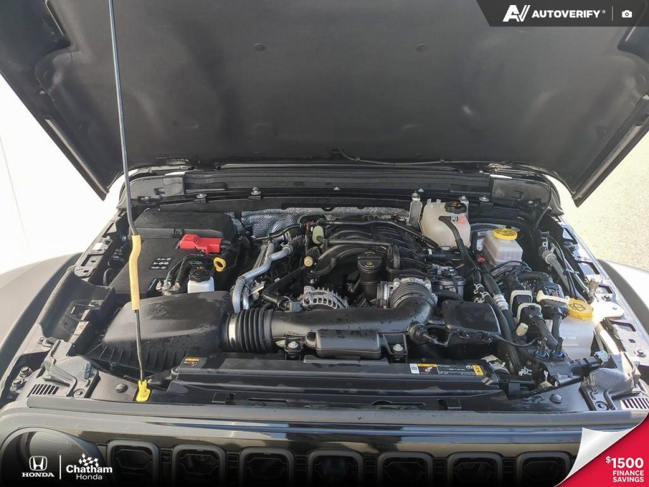 2024 Jeep Wrangler Rubicon 4 Door 4x4, V6, 2 Tops, Navi, Low Kms! Photo