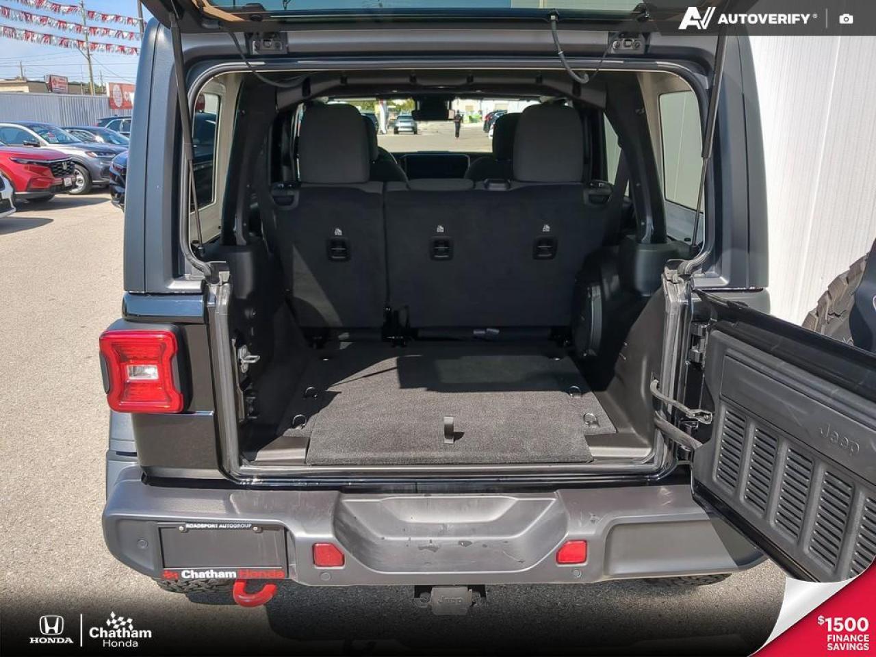 2024 Jeep Wrangler Rubicon 4 Door 4x4, V6, 2 Tops, Navi, Low Kms! Photo