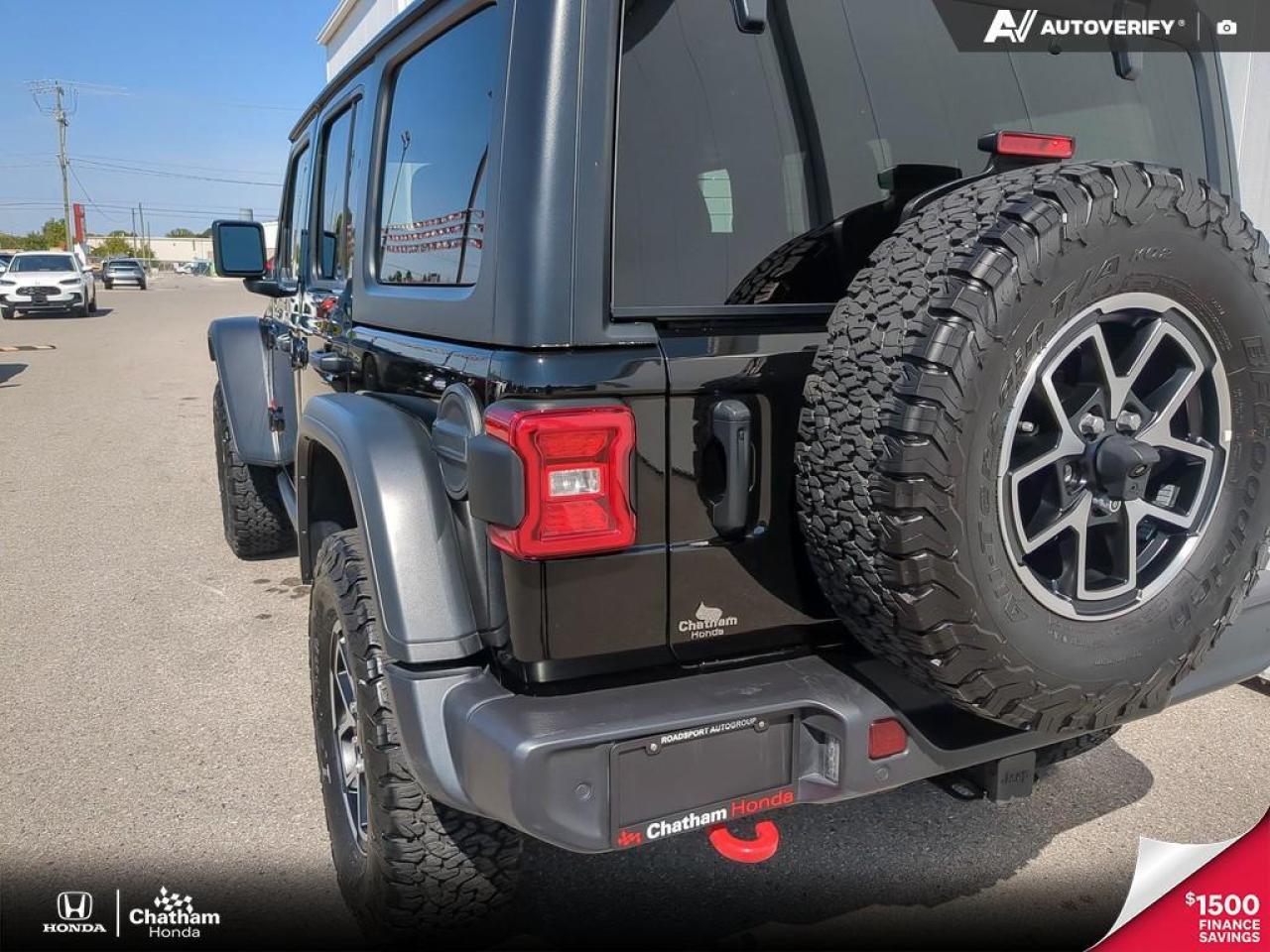 2024 Jeep Wrangler Rubicon 4 Door 4x4, V6, 2 Tops, Navi, Low Kms! Photo