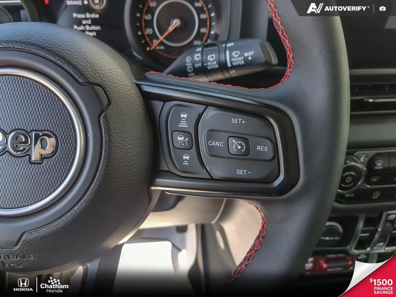 2024 Jeep Wrangler Rubicon 4 Door 4x4, V6, 2 Tops, Navi, Low Kms! Photo