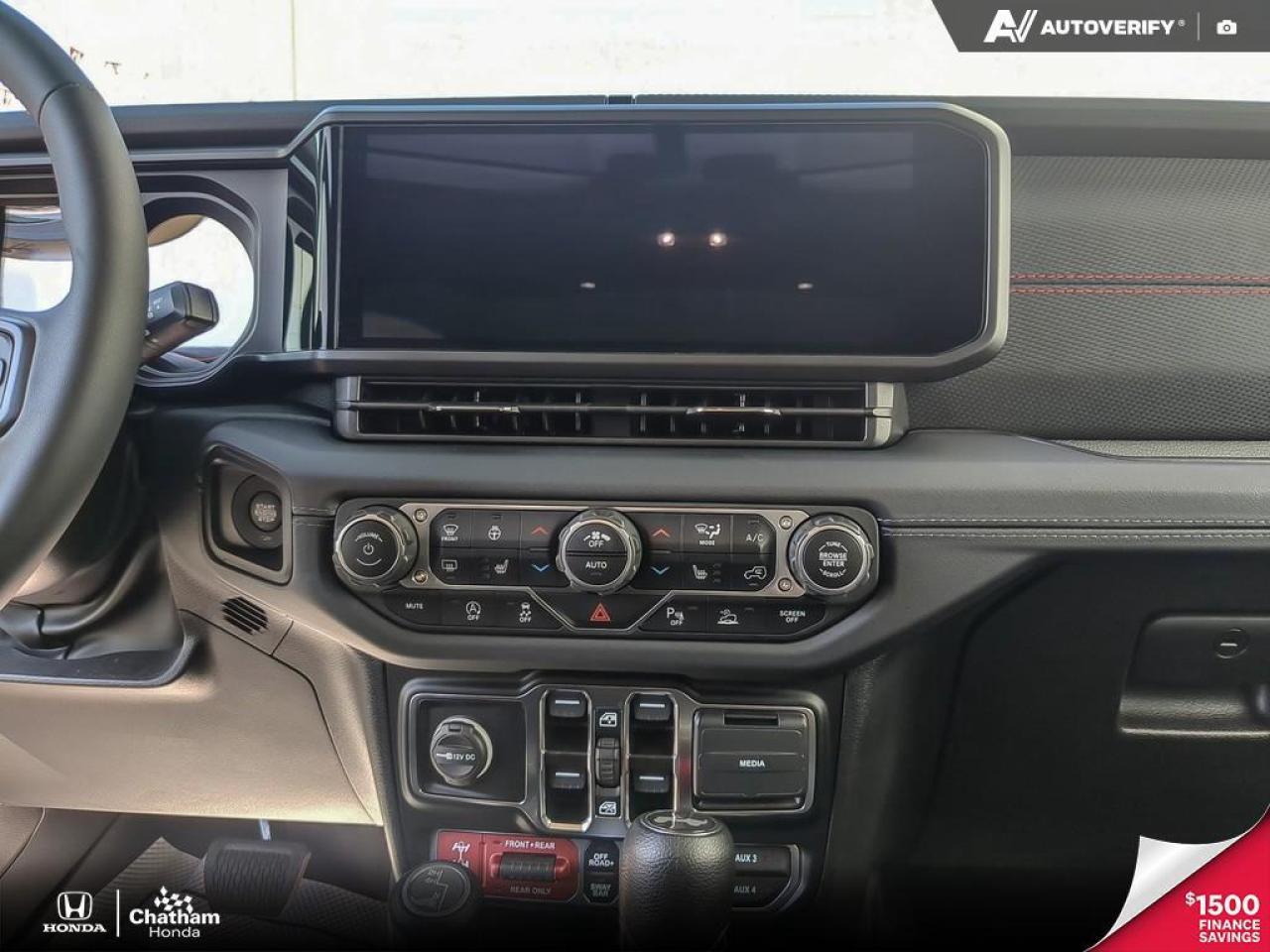 2024 Jeep Wrangler Rubicon 4 Door 4x4, V6, 2 Tops, Navi, Low Kms! Photo