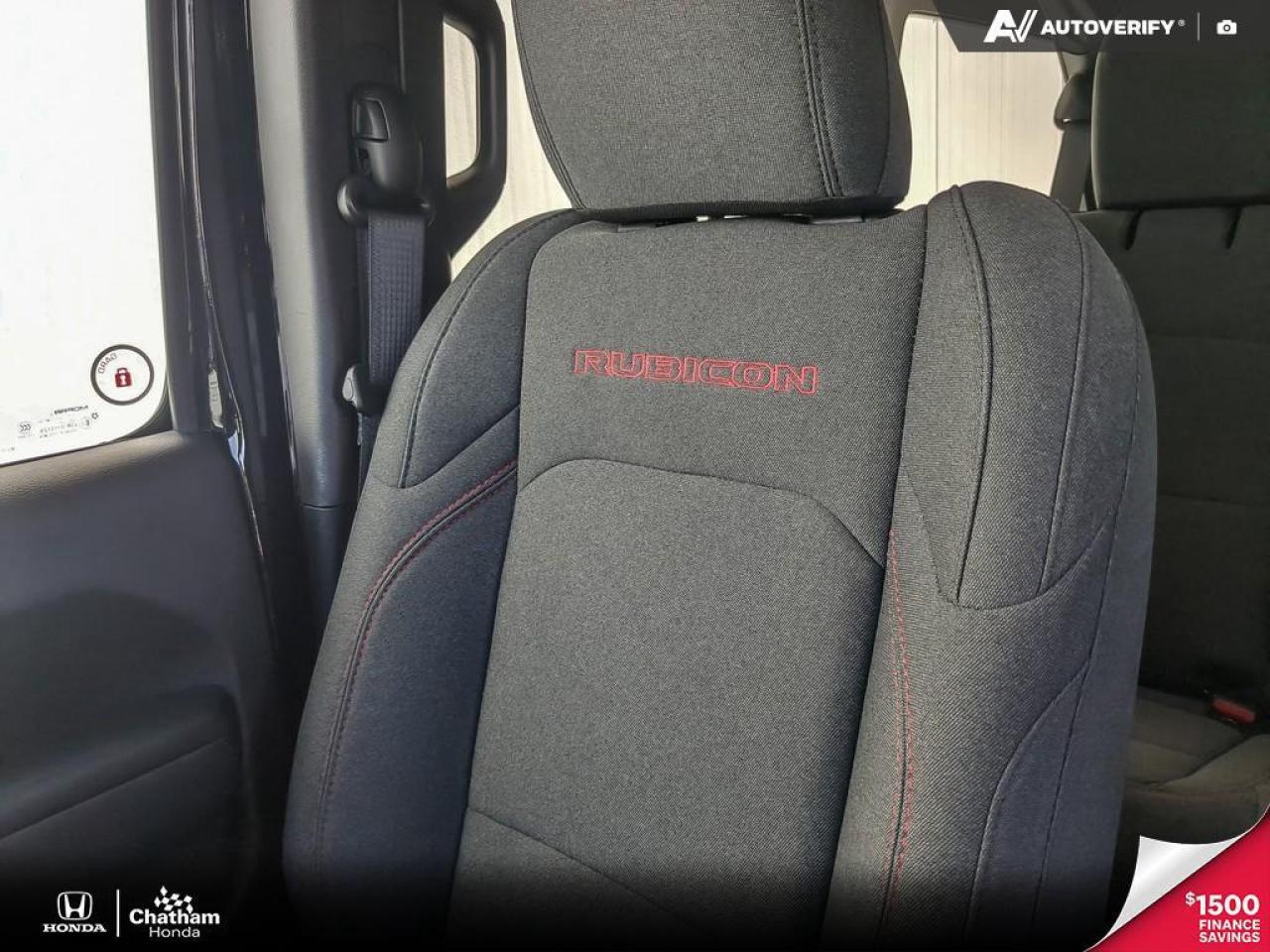 2024 Jeep Wrangler Rubicon 4 Door 4x4, V6, 2 Tops, Navi, Low Kms! Photo