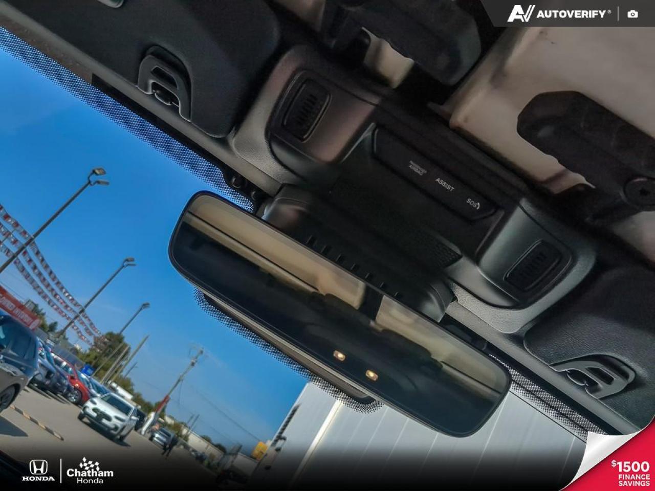 2024 Jeep Wrangler Rubicon 4 Door 4x4, V6, 2 Tops, Navi, Low Kms! Photo