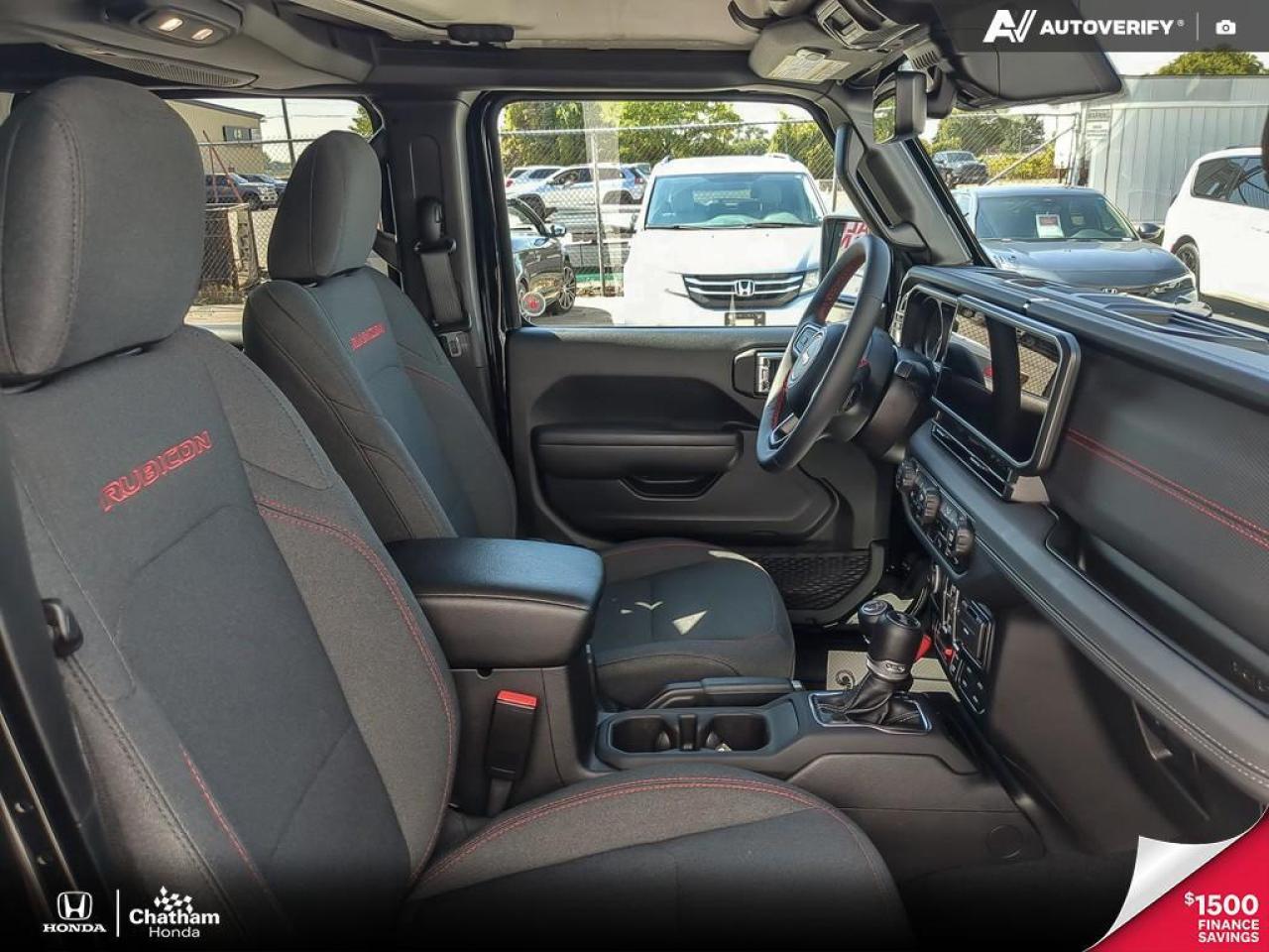 2024 Jeep Wrangler Rubicon 4 Door 4x4, V6, 2 Tops, Navi, Low Kms! Photo