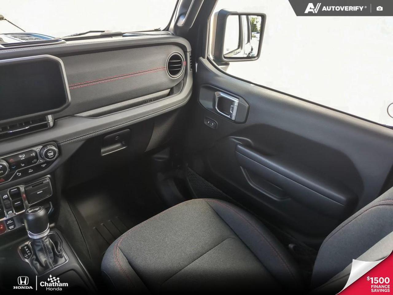 2024 Jeep Wrangler Rubicon 4 Door 4x4, V6, 2 Tops, Navi, Low Kms! Photo