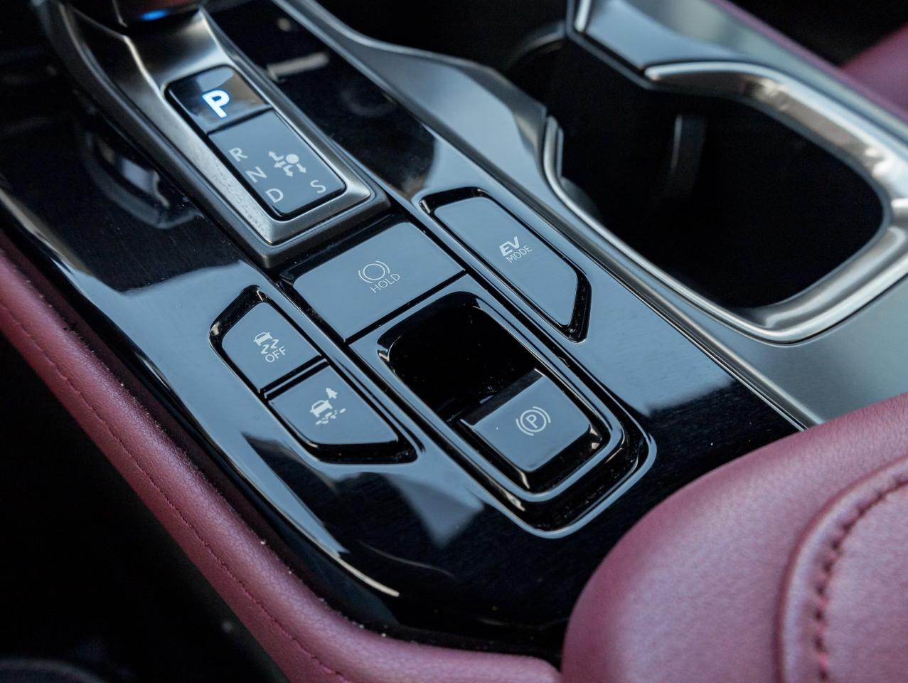 2025 Lexus NX NX 350h AWD/ LOW KM/ SAFETY CERTIFIED/ RED INT Photo