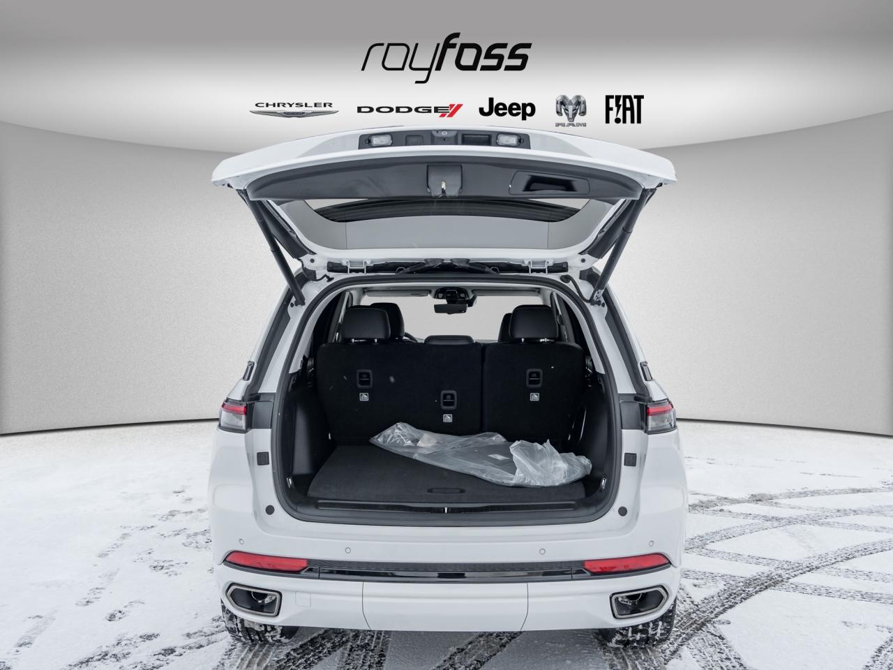 2023 Jeep Grand Cherokee 4xe - 30th Anniversary Photo