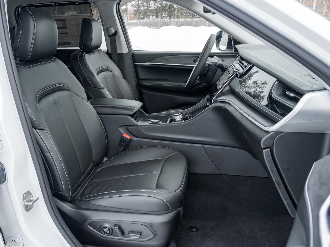 2023 Jeep Grand Cherokee 4xe - 30th Anniversary Photo