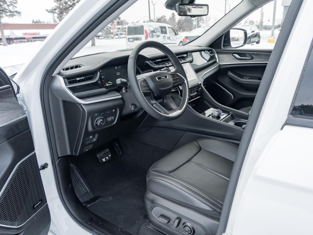 2023 Jeep Grand Cherokee 4xe - 30th Anniversary Photo