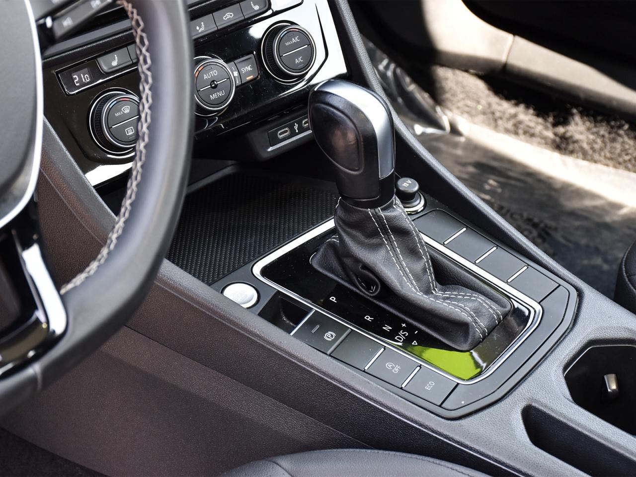 2021 Volkswagen Jetta Highline ~NAV ~Heated Seats/Wheel ~Pano Moonroof Photo