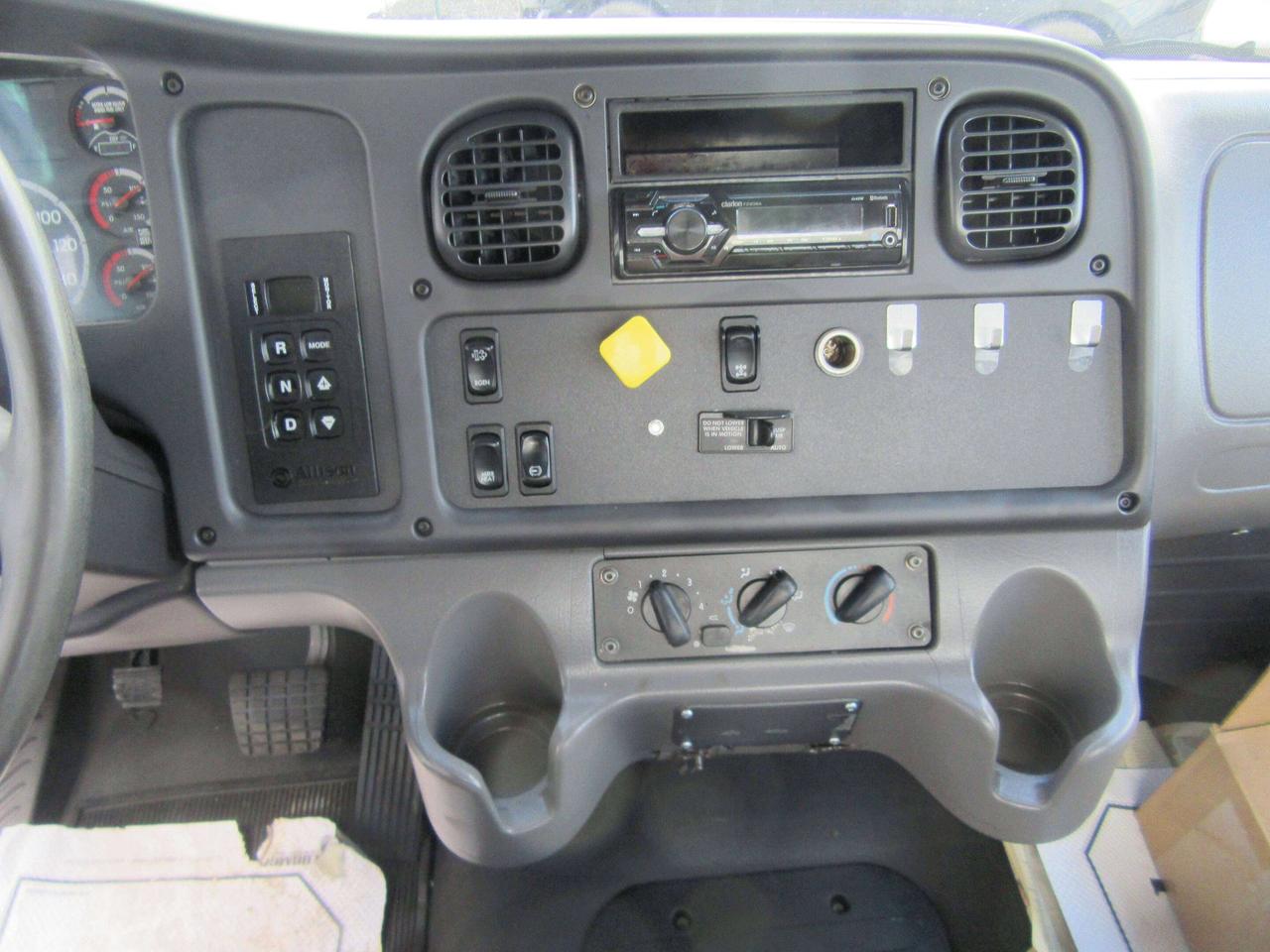 2015 Freightliner M2-106 DIESEL TANDEM AXLE NEW 26FT FLAT DECK / STRAP PKG Photo