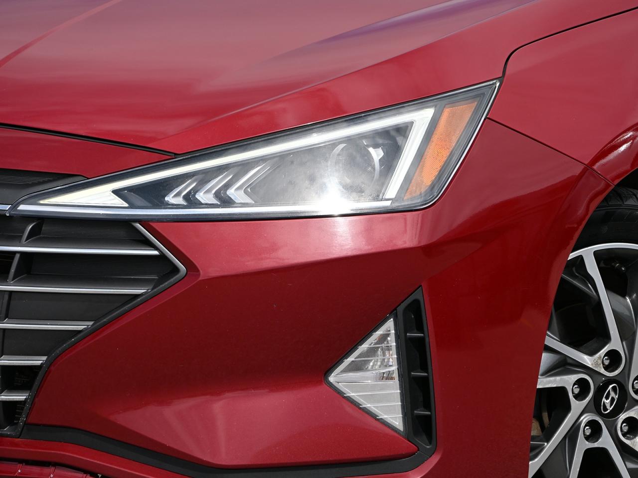 2020 Hyundai Elantra Luxury ~Heated Leather ~Bluetooth ~Sunroof ~Camera Photo