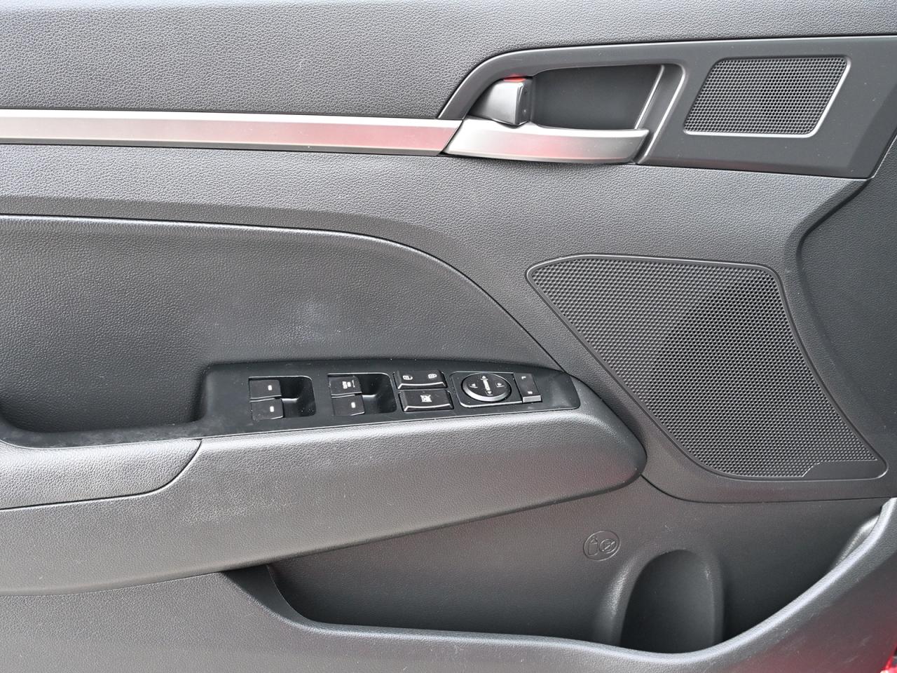 2020 Hyundai Elantra Luxury ~Heated Leather ~Bluetooth ~Sunroof ~Camera Photo