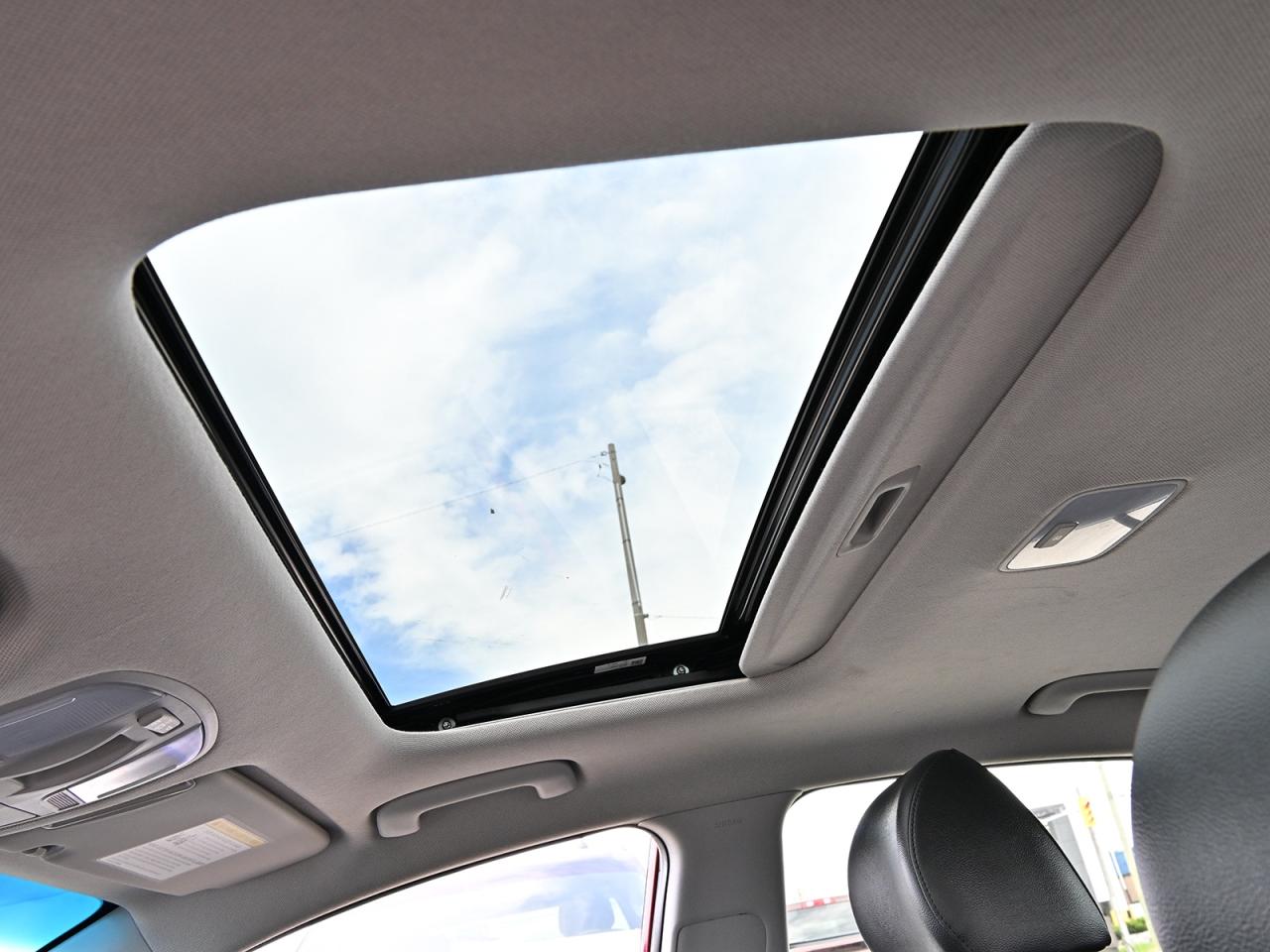 2020 Hyundai Elantra Luxury ~Heated Leather ~Bluetooth ~Sunroof ~Camera Photo