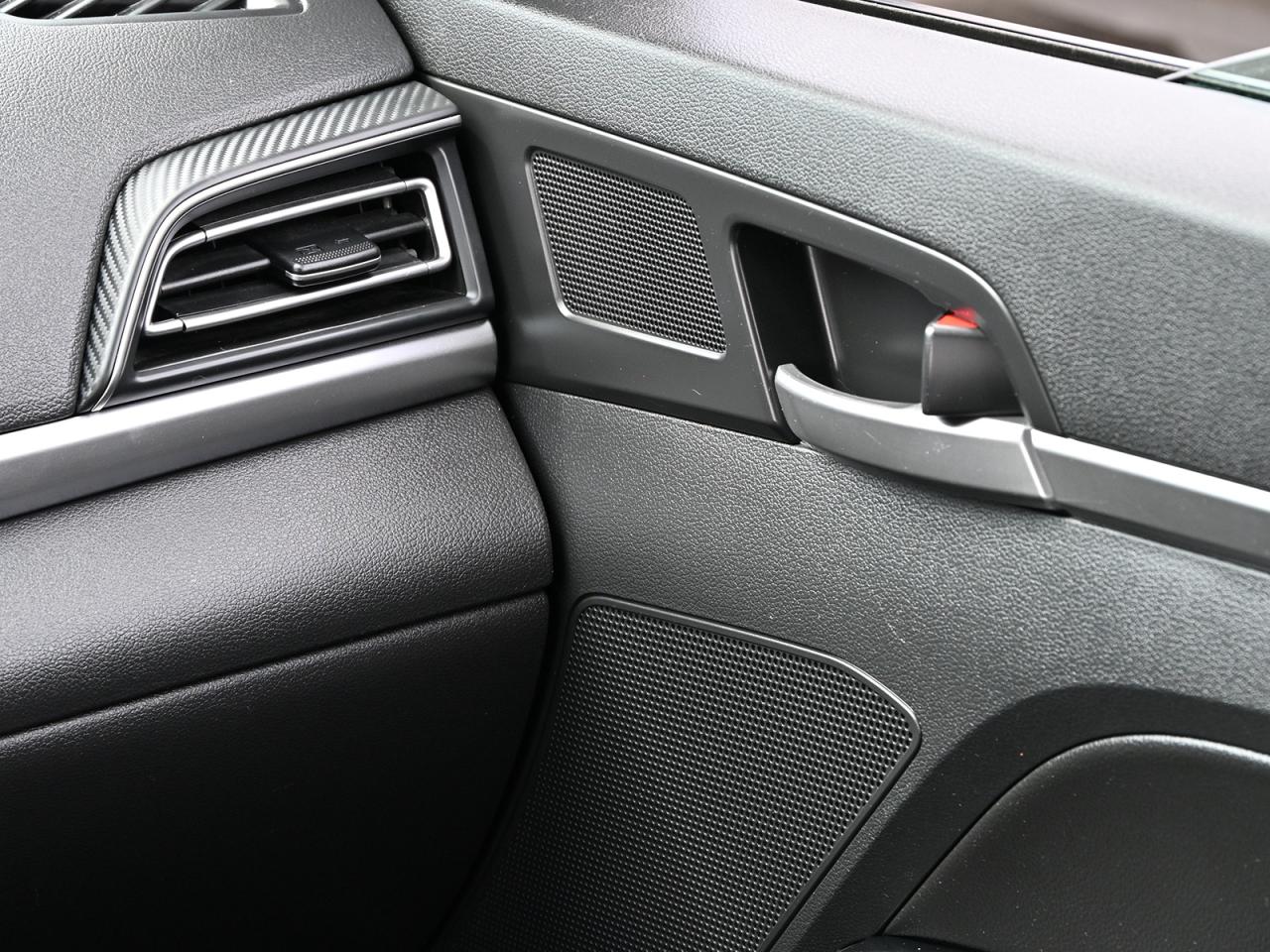 2020 Hyundai Elantra Luxury ~Heated Leather ~Bluetooth ~Sunroof ~Camera Photo