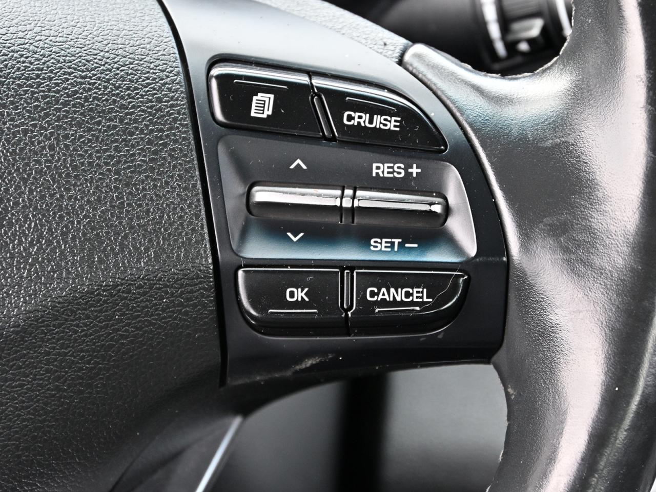 2020 Hyundai Elantra Luxury ~Heated Leather ~Bluetooth ~Sunroof ~Camera Photo