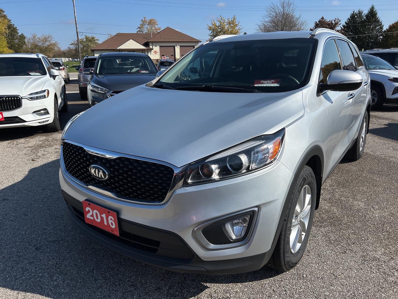 2016 Kia Sorento LX, AUTOMATIC, HEATED SEATS, CLEAN CARFAX! Photo