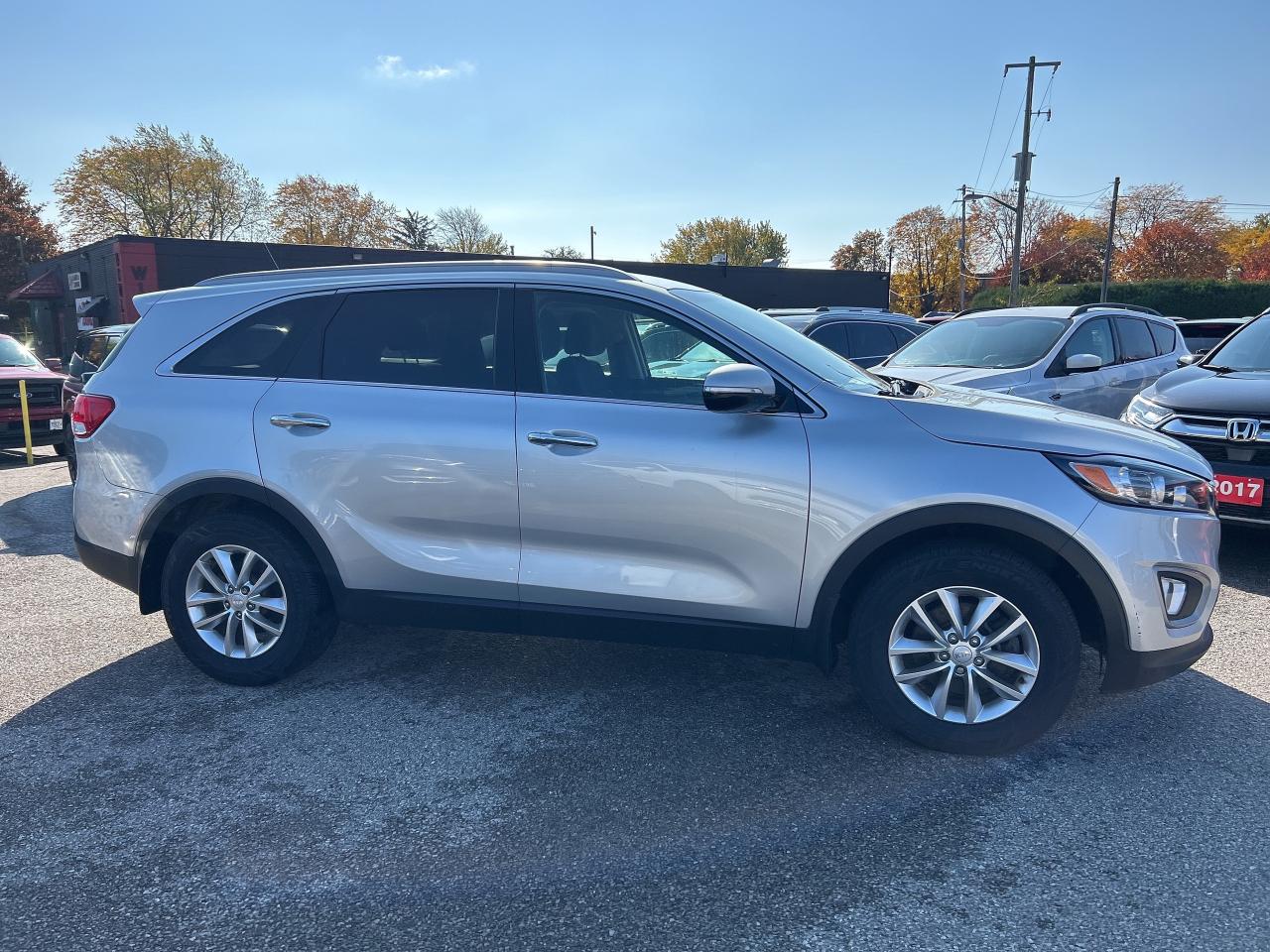 2016 Kia Sorento LX, AUTOMATIC, HEATED SEATS, CLEAN CARFAX! Photo4