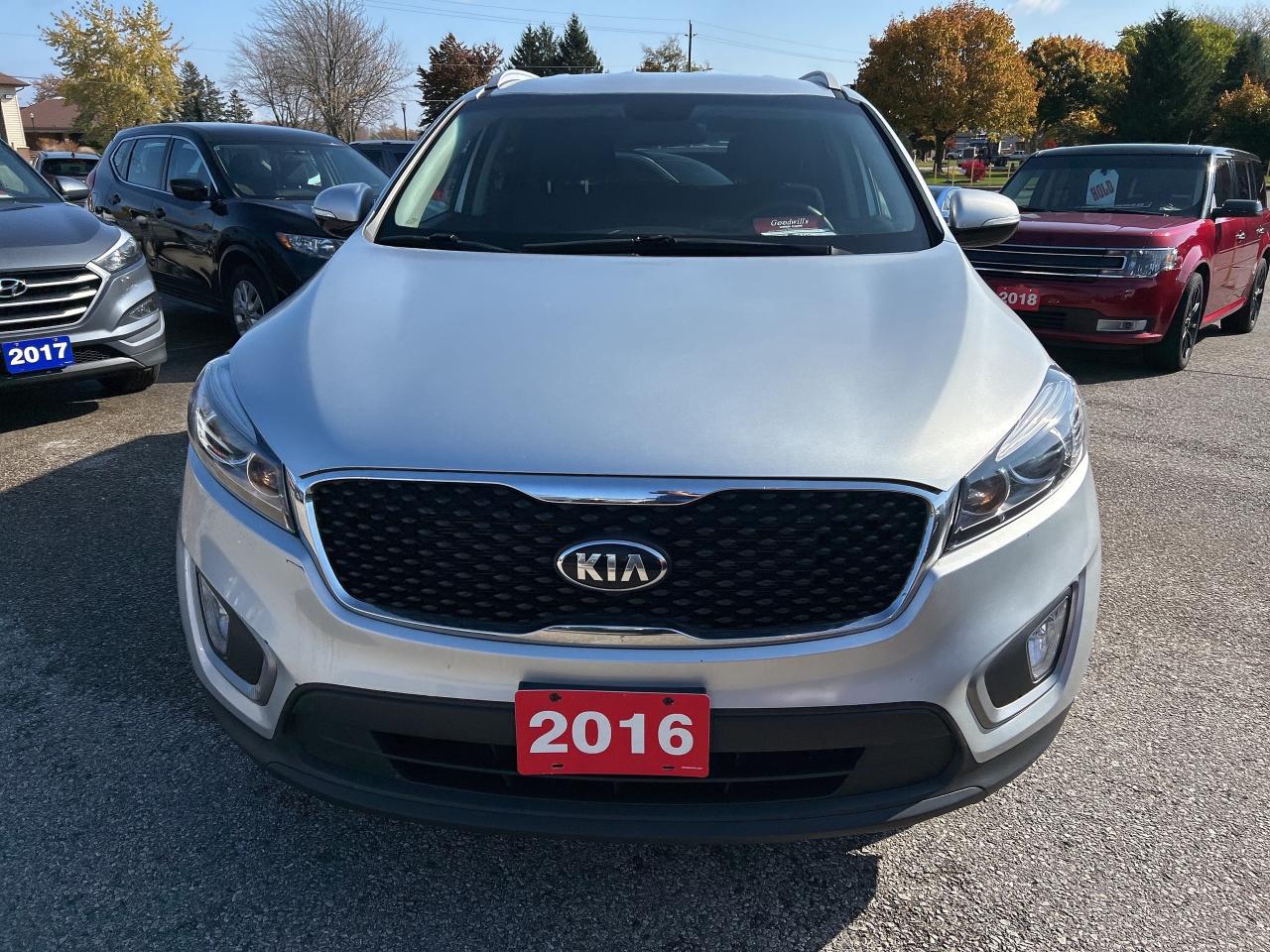 2016 Kia Sorento LX, AUTOMATIC, HEATED SEATS, CLEAN CARFAX! Photo