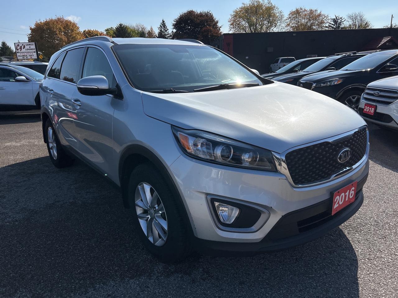 2016 Kia Sorento LX, AUTOMATIC, HEATED SEATS, CLEAN CARFAX! Photo3