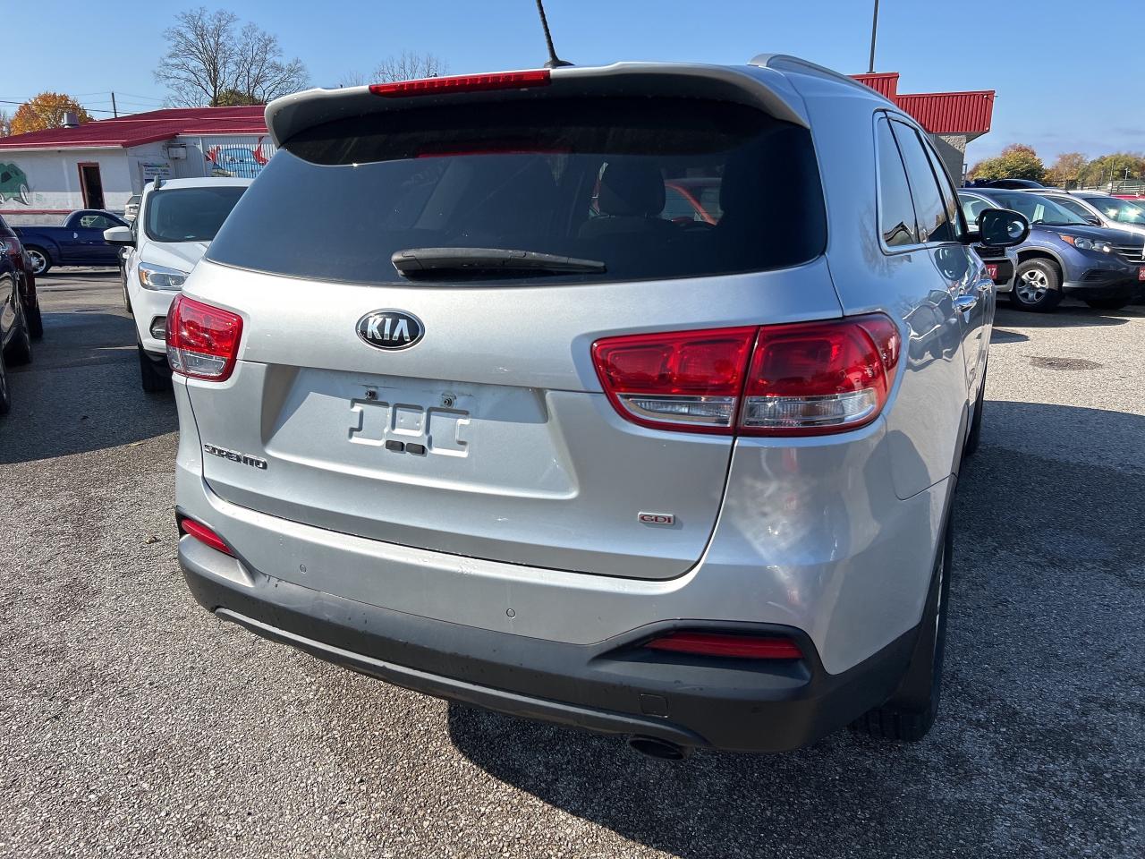 2016 Kia Sorento LX, AUTOMATIC, HEATED SEATS, CLEAN CARFAX! Photo