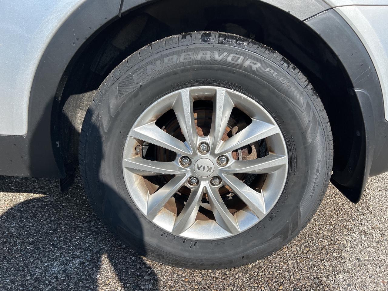 2016 Kia Sorento LX, AUTOMATIC, HEATED SEATS, CLEAN CARFAX! Photo