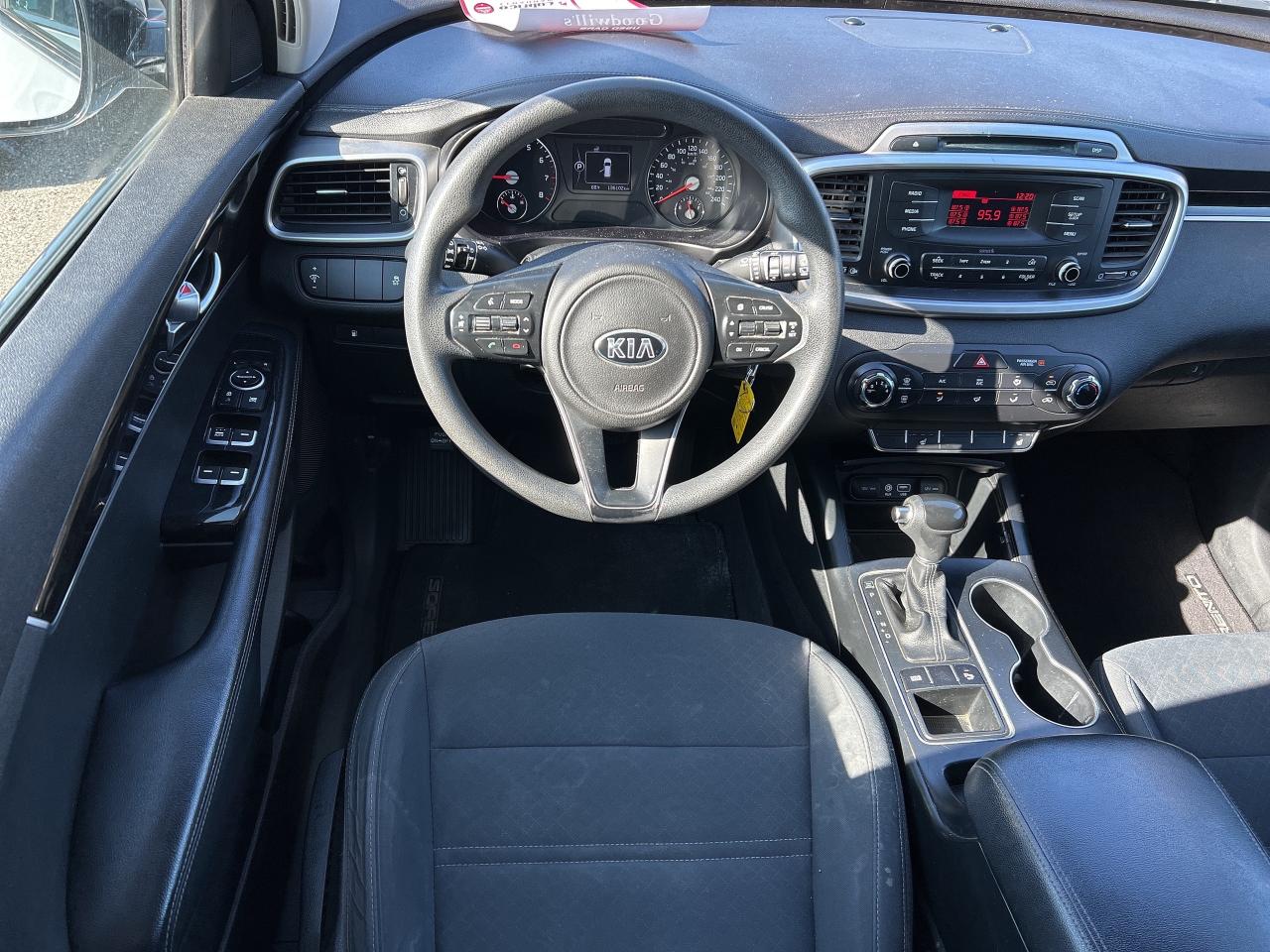 2016 Kia Sorento LX, AUTOMATIC, HEATED SEATS, CLEAN CARFAX! Photo