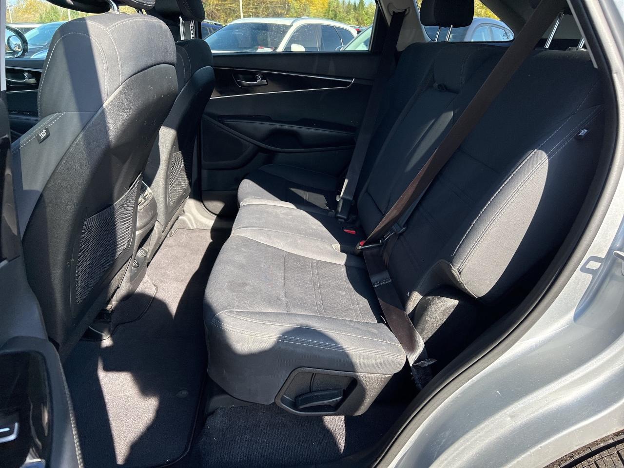 2016 Kia Sorento LX, AUTOMATIC, HEATED SEATS, CLEAN CARFAX! Photo
