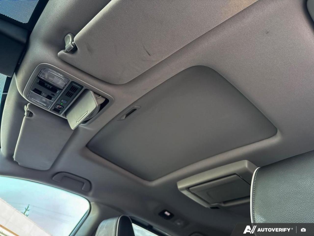 2023 Honda Odyssey Touring Auto   LEATHER    VNT SEAT   PWR DOORS Photo