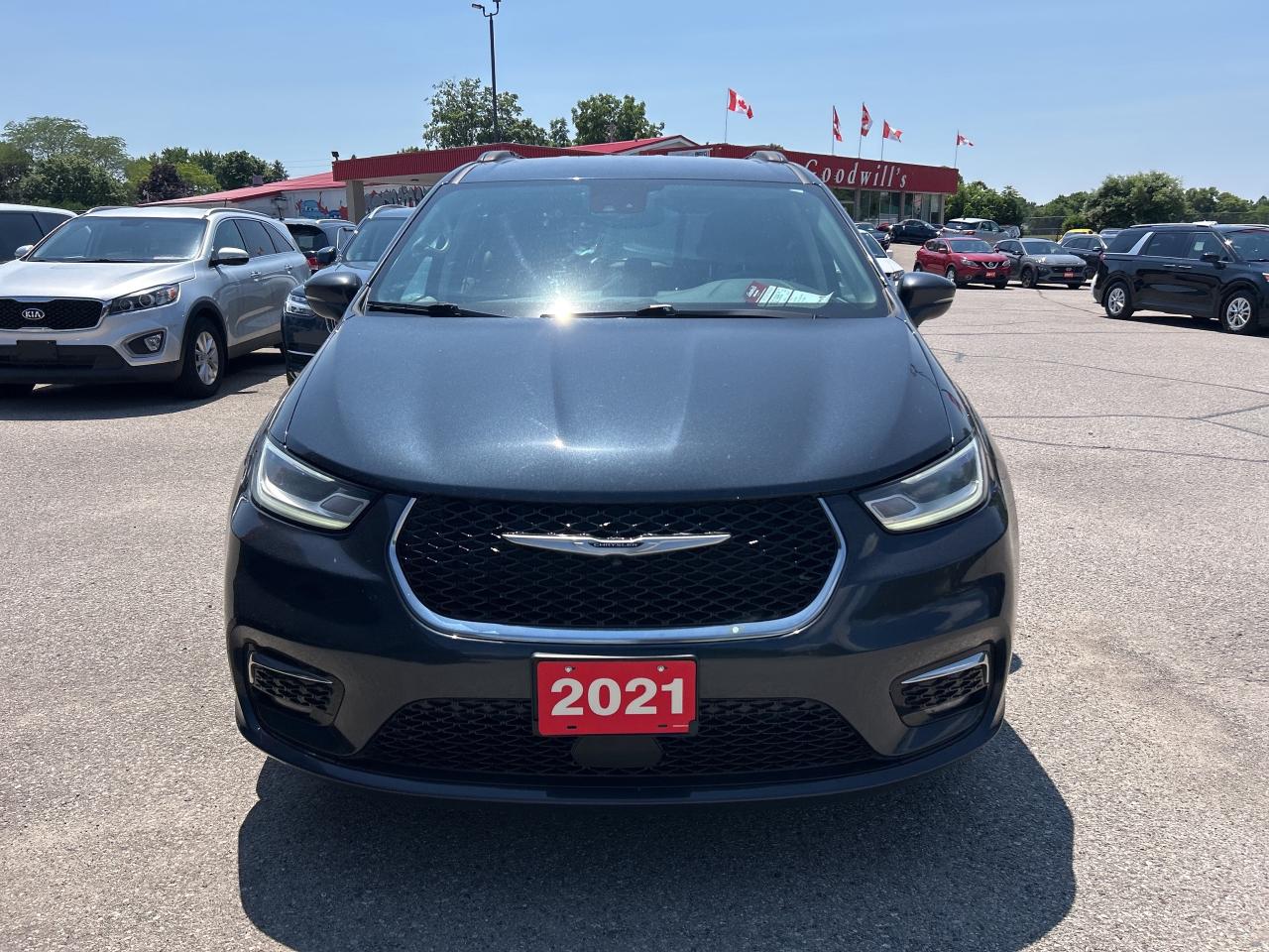 2021 Chrysler Pacifica TOURING, CLEAN CARFAX, AWD, REMOTE START! Photo2