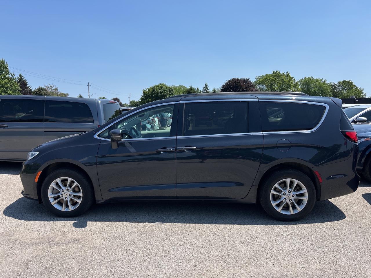 2021 Chrysler Pacifica TOURING, CLEAN CARFAX, AWD, REMOTE START! Photo