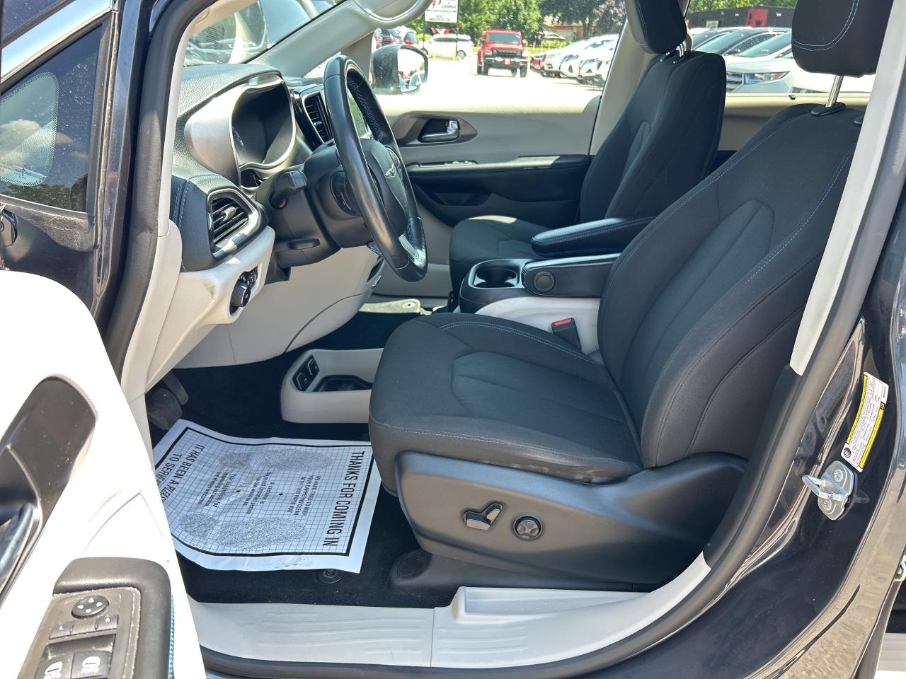 2021 Chrysler Pacifica TOURING, CLEAN CARFAX, AWD, REMOTE START! Photo