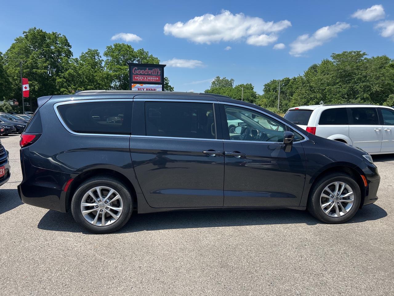 2021 Chrysler Pacifica TOURING, CLEAN CARFAX, AWD, REMOTE START! Photo